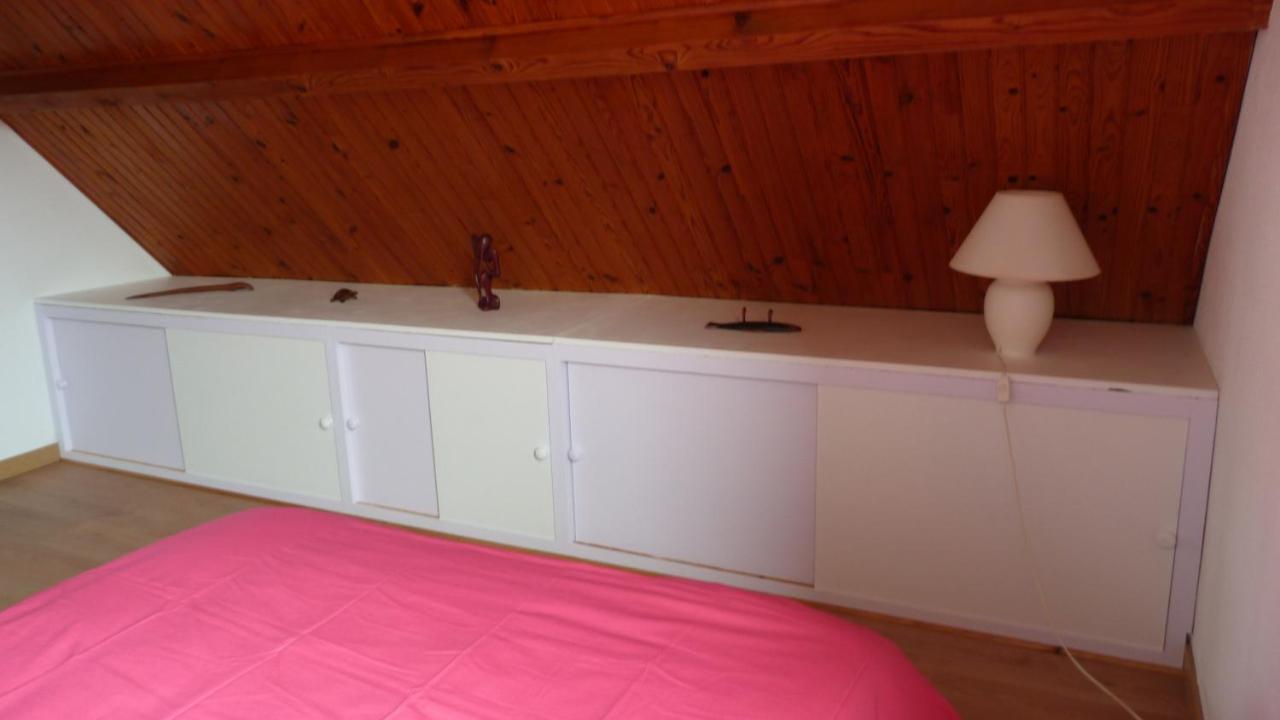 Maison De Vacances Pour 6 Personnes Avec Piscine Lainsecq Екстериор снимка