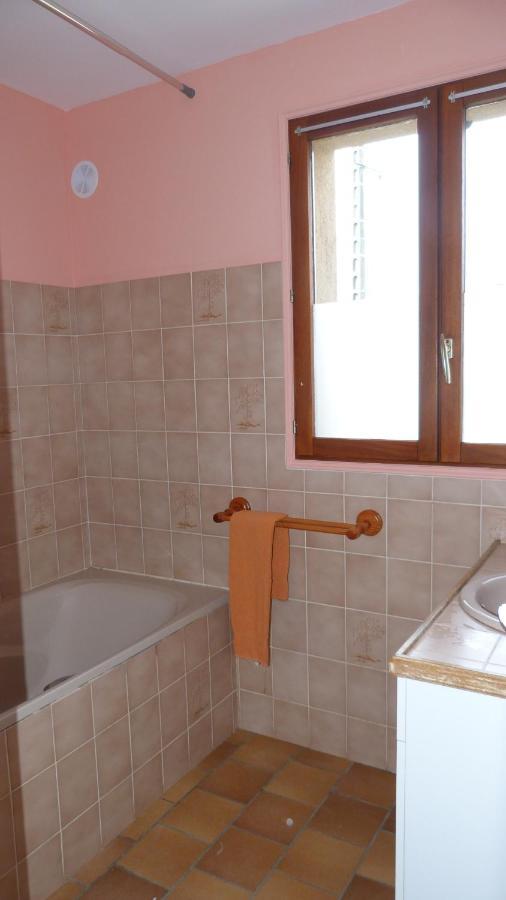 Maison De Vacances Pour 6 Personnes Avec Piscine Lainsecq Екстериор снимка