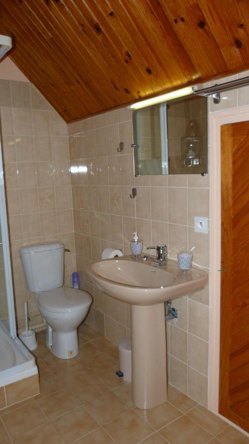 Maison De Vacances Pour 6 Personnes Avec Piscine Lainsecq Екстериор снимка
