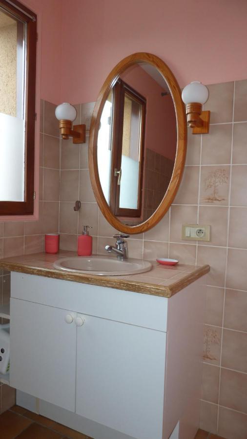 Maison De Vacances Pour 6 Personnes Avec Piscine Lainsecq Екстериор снимка