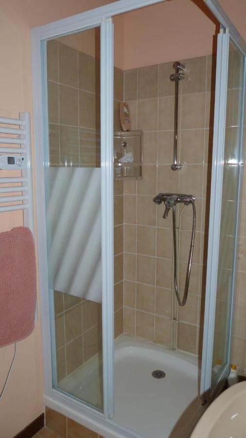 Maison De Vacances Pour 6 Personnes Avec Piscine Lainsecq Екстериор снимка