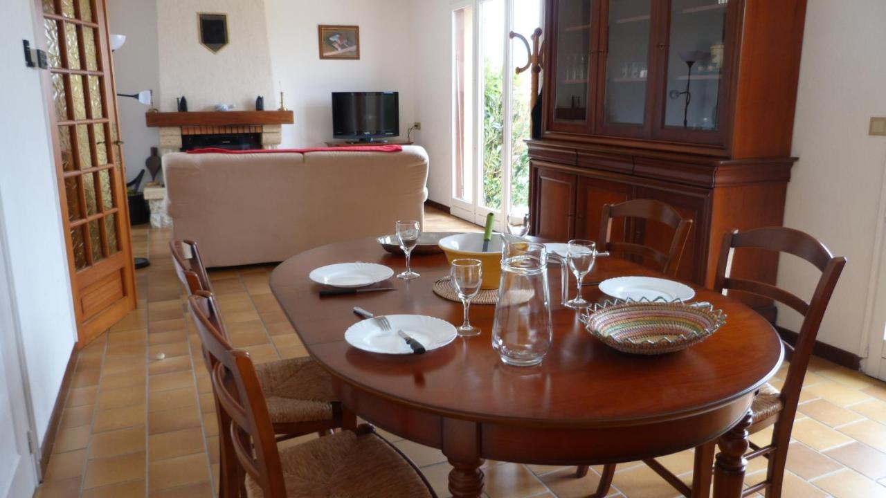 Maison De Vacances Pour 6 Personnes Avec Piscine Lainsecq Екстериор снимка